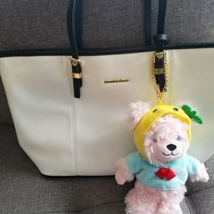 Samantha Thavasa white tote